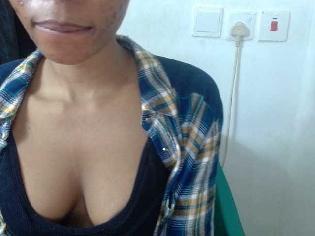 Juicyxpussy live cam on BongaCams