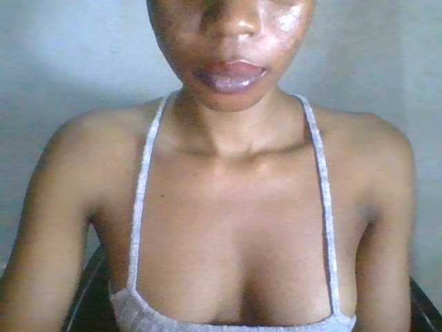 Juicyxpussy live cam on BongaCams
