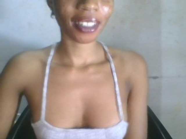 Juicyxpussy live cam on BongaCams