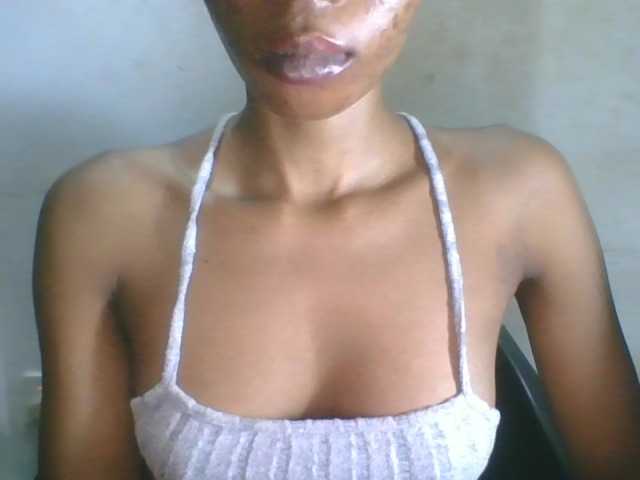 Juicyxpussy live cam on BongaCams