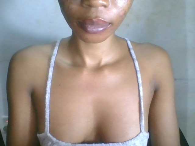 Juicyxpussy live cam on BongaCams