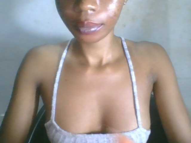 Juicyxpussy live cam on BongaCams