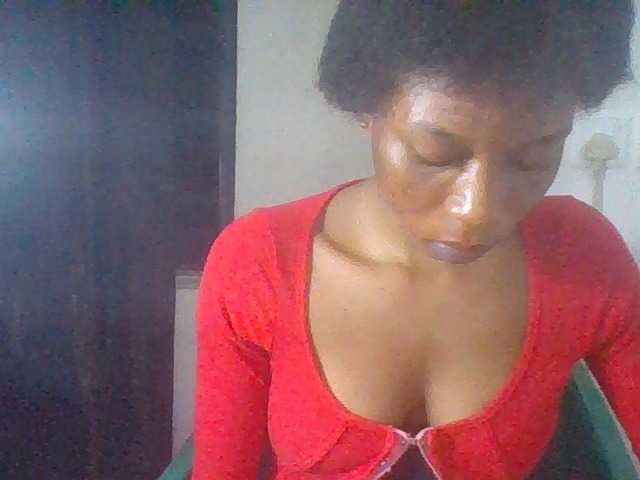 Juicyxpussy live cam on BongaCams