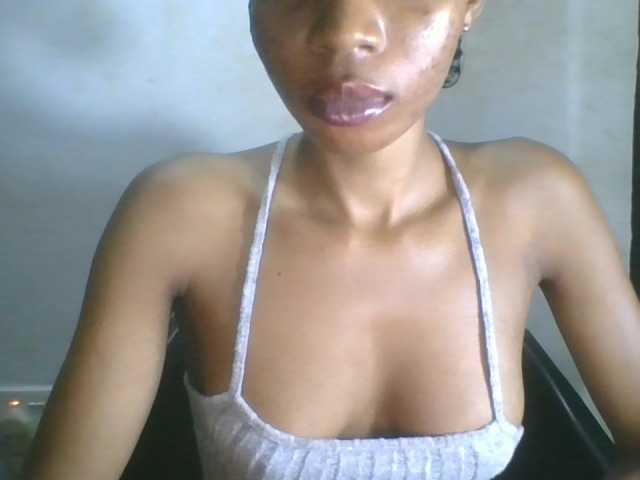 Juicyxpussy live cam on BongaCams