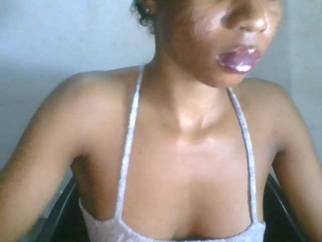Juicyxpussy live cam on BongaCams