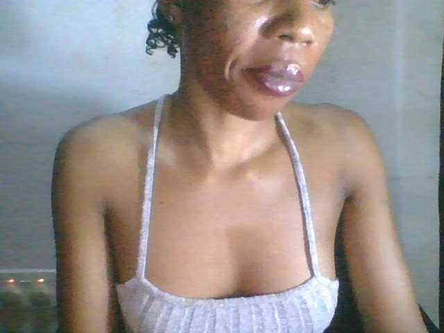 Juicyxpussy live cam on BongaCams