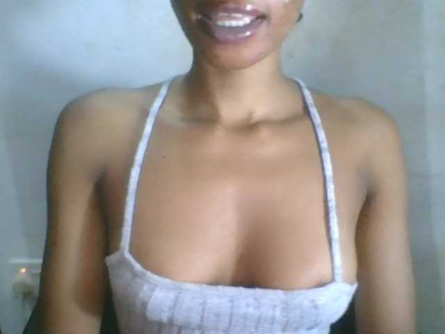Juicyxpussy live cam on BongaCams