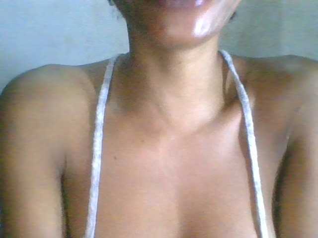 Juicyxpussy live cam on BongaCams