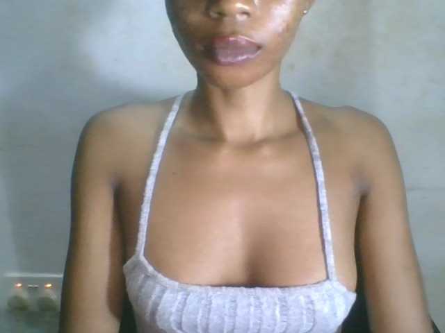 Juicyxpussy live cam on BongaCams