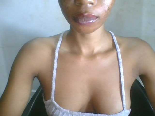 Juicyxpussy live cam on BongaCams