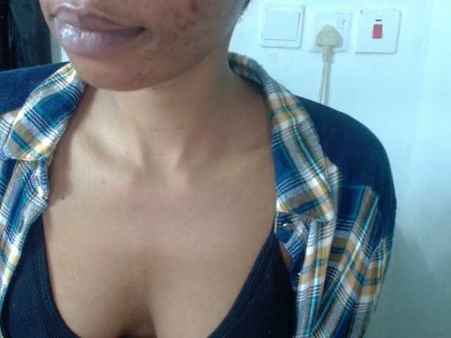 Juicyxpussy live cam on BongaCams