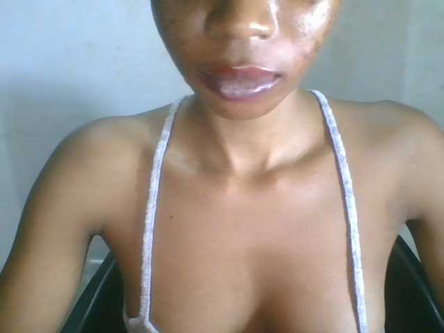 Juicyxpussy live cam on BongaCams