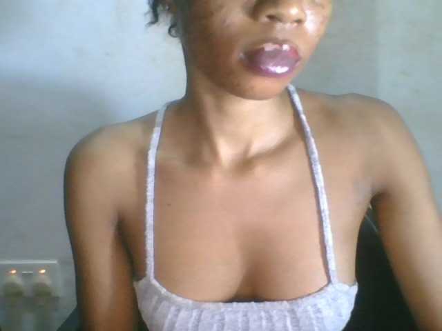 Juicyxpussy live cam on BongaCams
