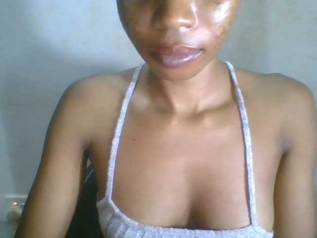 Juicyxpussy live cam on BongaCams