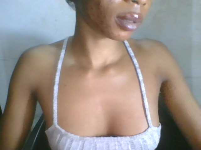Juicyxpussy live cam on BongaCams