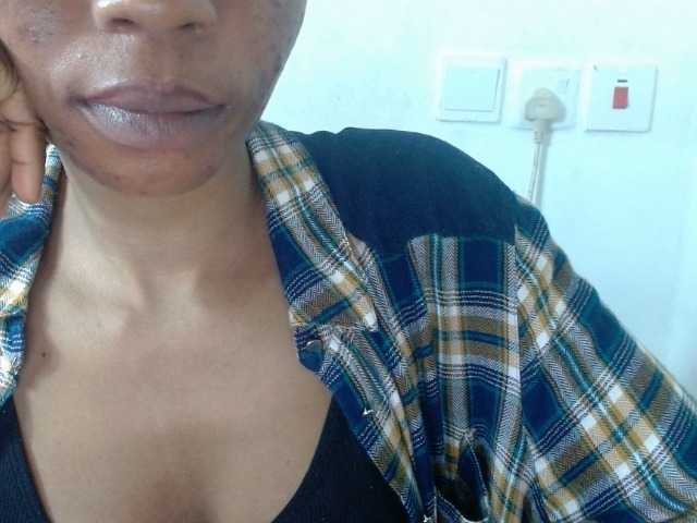 Juicyxpussy live cam on BongaCams