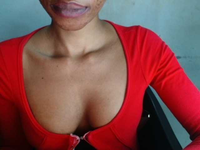 Juicyxpussy live cam on BongaCams