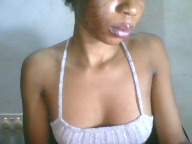 Juicyxpussy live cam on BongaCams