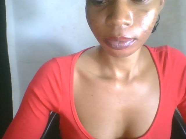 Juicyxpussy live cam on BongaCams
