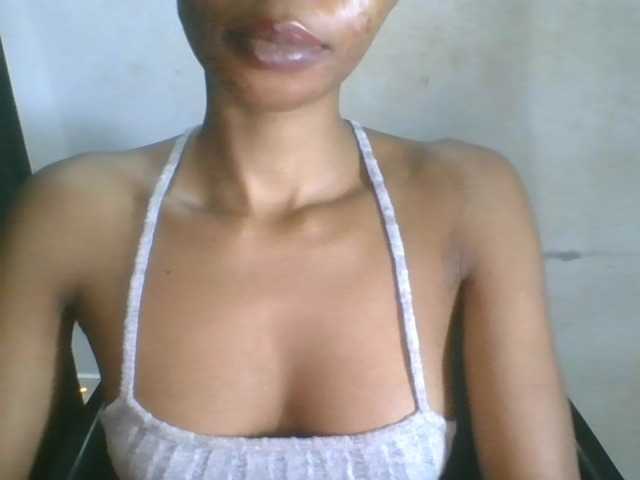 Juicyxpussy live cam on BongaCams