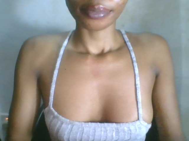 Juicyxpussy live cam on BongaCams