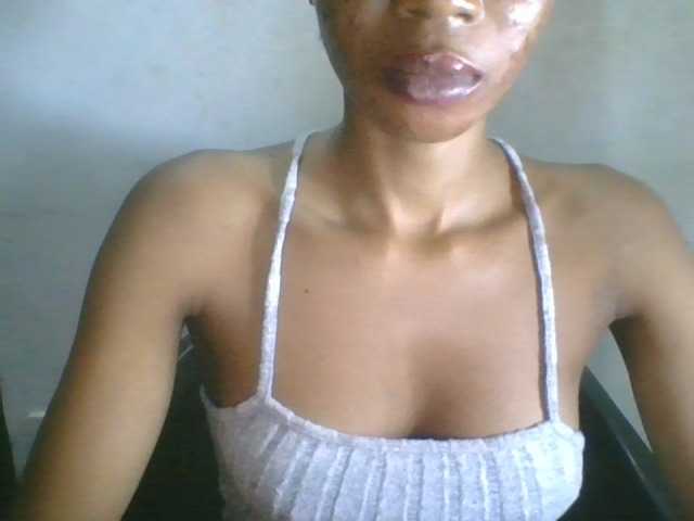 Juicyxpussy live cam on BongaCams
