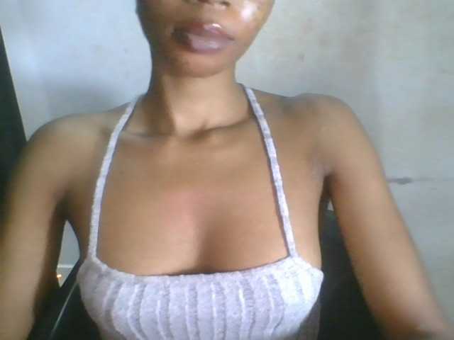 Juicyxpussy live cam on BongaCams
