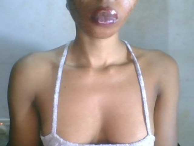 Juicyxpussy live cam on BongaCams