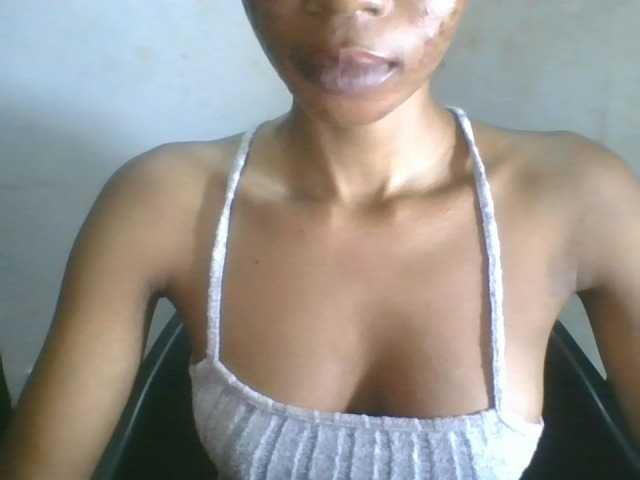 Juicyxpussy live cam on BongaCams