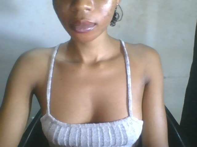 Juicyxpussy live cam on BongaCams
