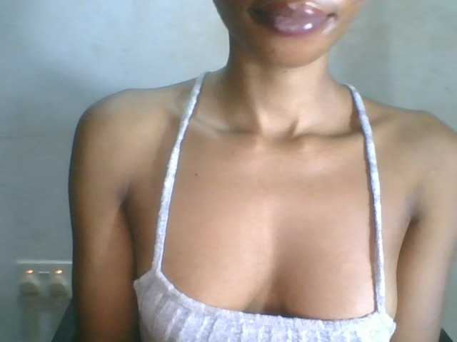 Juicyxpussy live cam on BongaCams