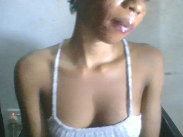 Juicyxpussy live cam on BongaCams