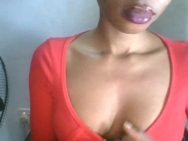 Juicyxpussy live cam on BongaCams