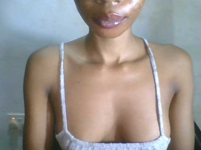 Juicyxpussy live cam on BongaCams