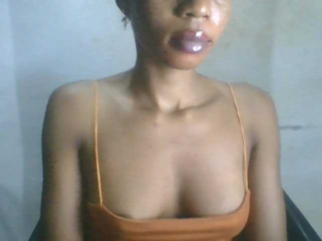 Juicyxpussy live cam on BongaCams