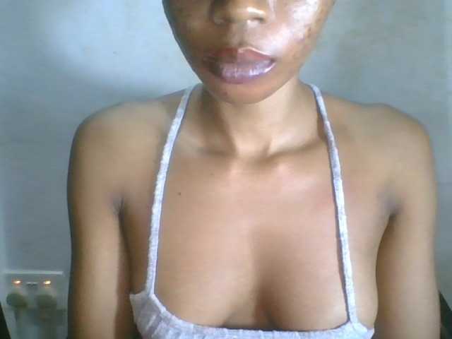 Juicyxpussy live cam on BongaCams