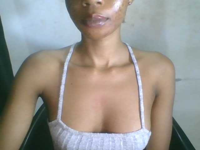 Juicyxpussy live cam on BongaCams