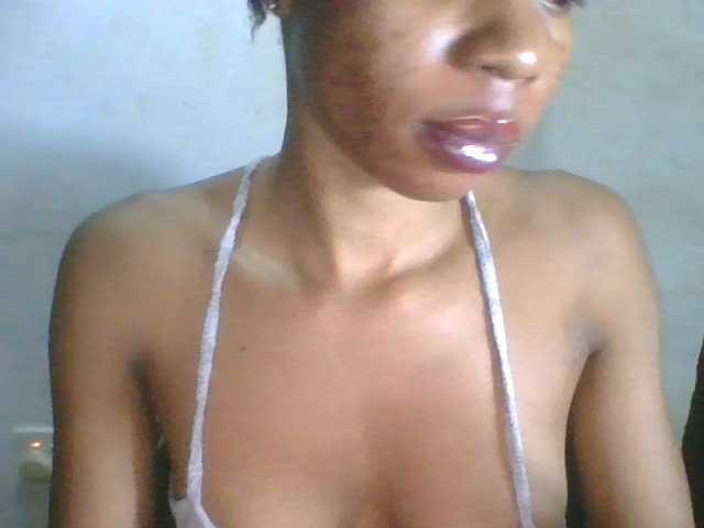 Juicyxpussy live cam on BongaCams