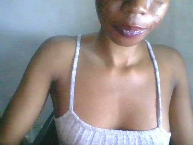 Juicyxpussy live cam on BongaCams