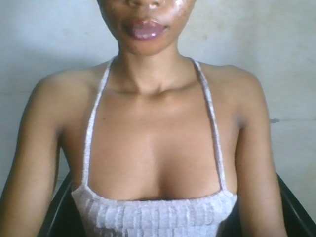 Juicyxpussy live cam on BongaCams