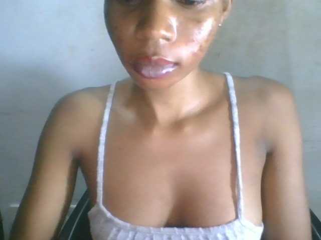 Juicyxpussy live cam on BongaCams