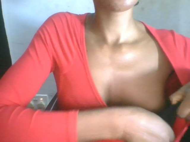 Juicyxpussy live cam on BongaCams