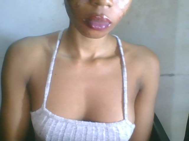 Juicyxpussy live cam on BongaCams
