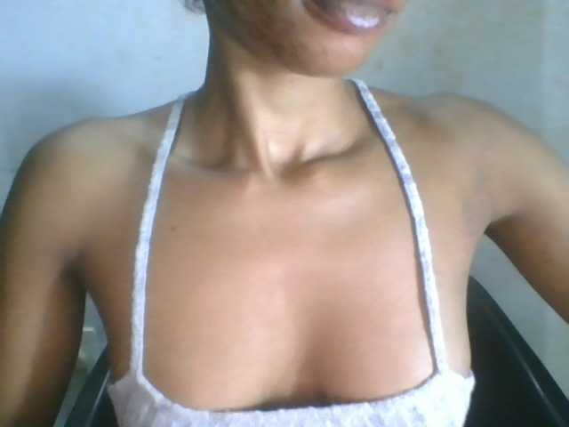 Juicyxpussy live cam on BongaCams