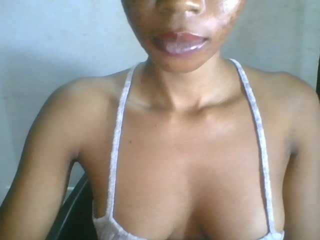 Juicyxpussy live cam on BongaCams
