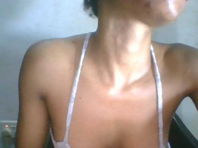 Juicyxpussy live cam on BongaCams