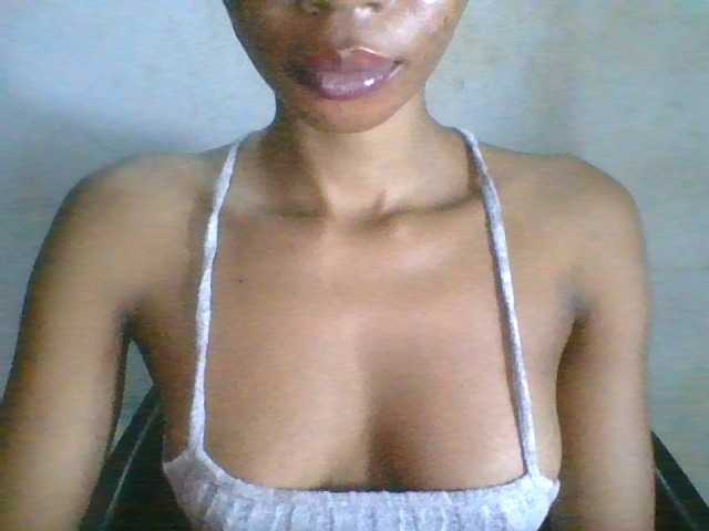 Juicyxpussy live cam on BongaCams