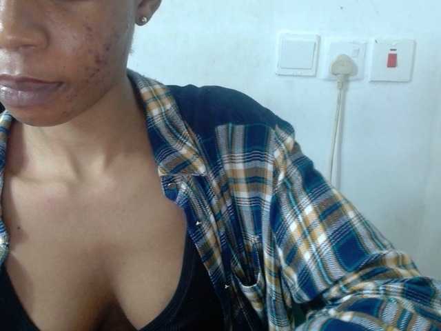 Juicyxpussy live cam on BongaCams