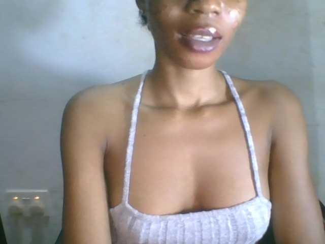 Juicyxpussy live cam on BongaCams