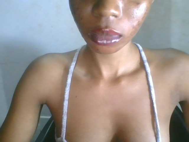 Juicyxpussy live cam on BongaCams
